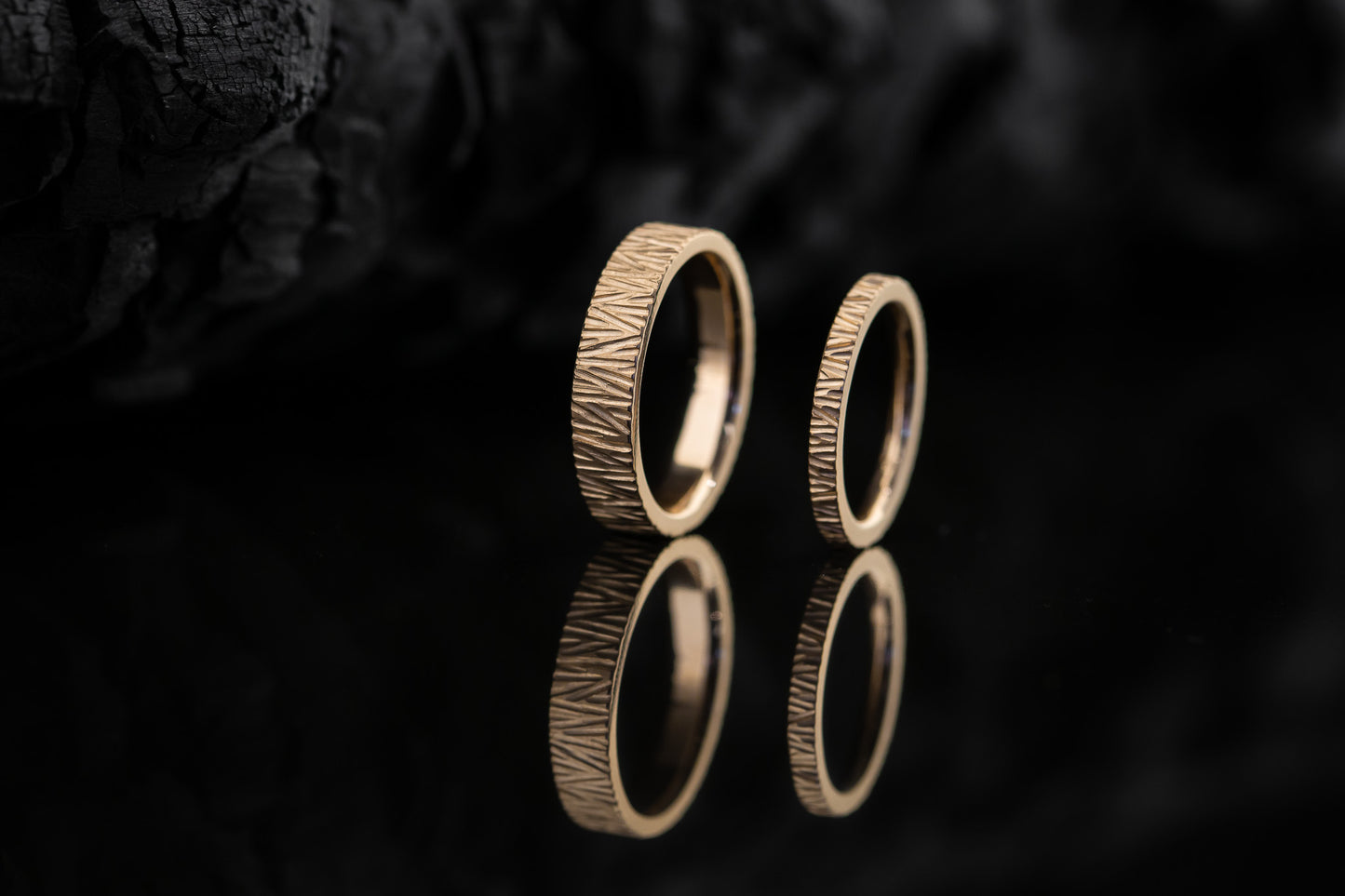 Matiniai raudono aukso vestuviniai žiedai