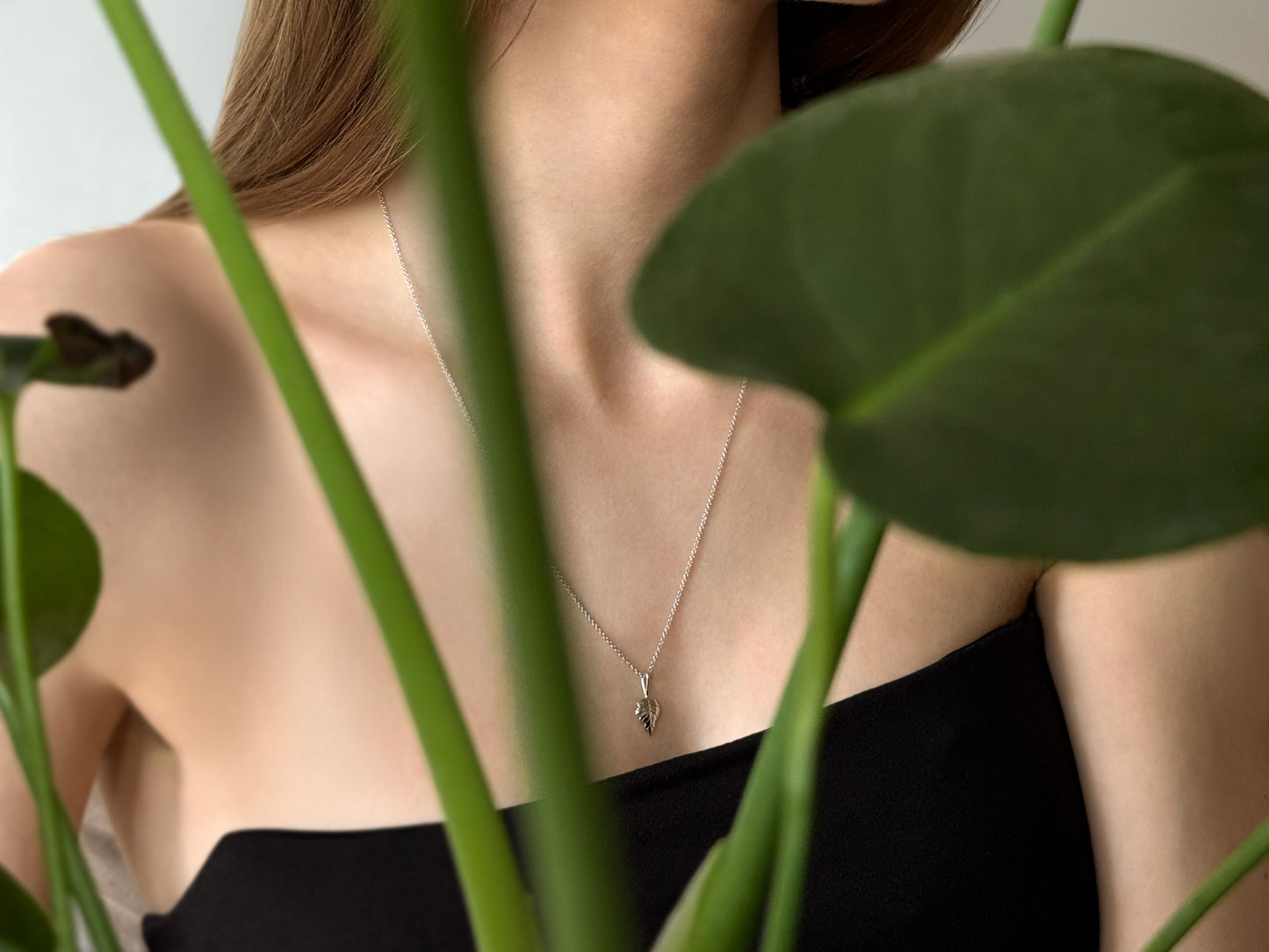 Balto aukso pakabukas "Beržo lapelis"