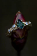 Yellow gold ring with sapphire and diamonds