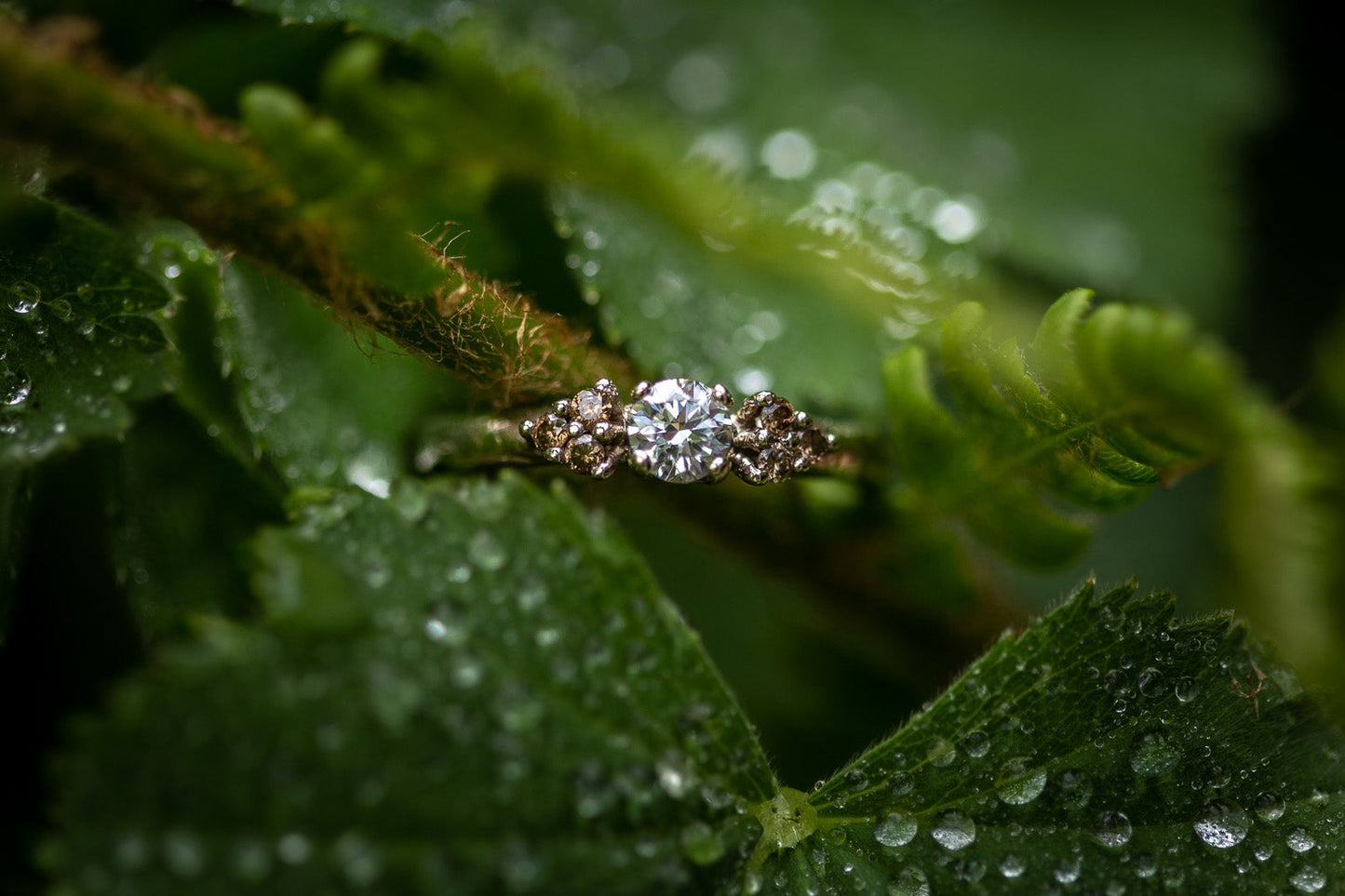 Balto aukso sužadėtuvių žiedas su deimantu