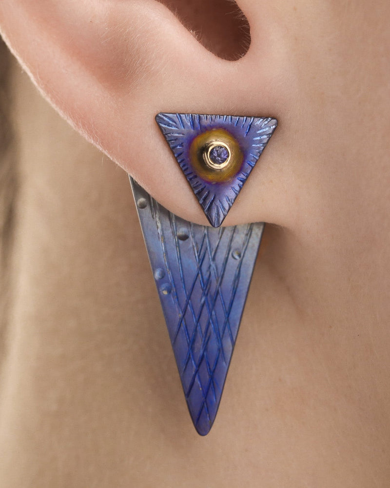 Titaniniai ear jacket tipo auskarai su safyrais
