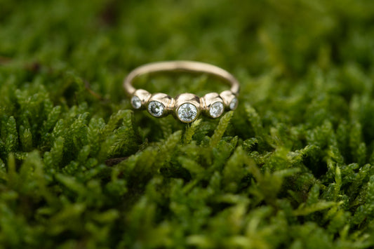 Geltono aukso žiedas su briliantais