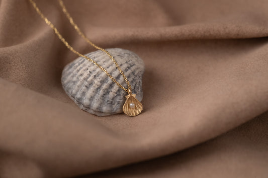 Geltono aukso pakabukas "Kriauklyte"