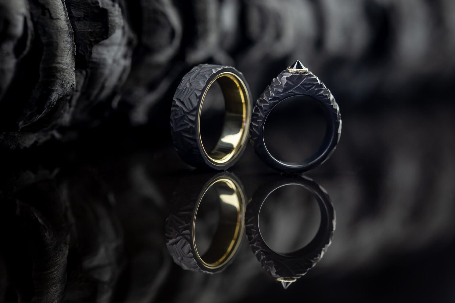 Vestuviniai žiedai iš titano ir aukso