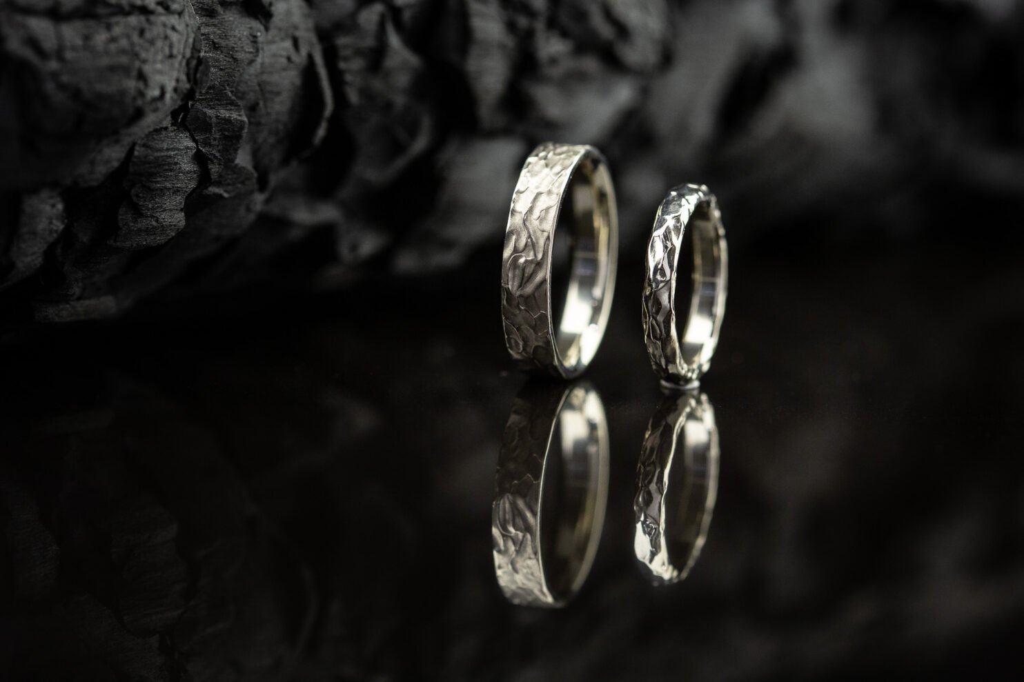 Balto aukso vestuviniai žiedai